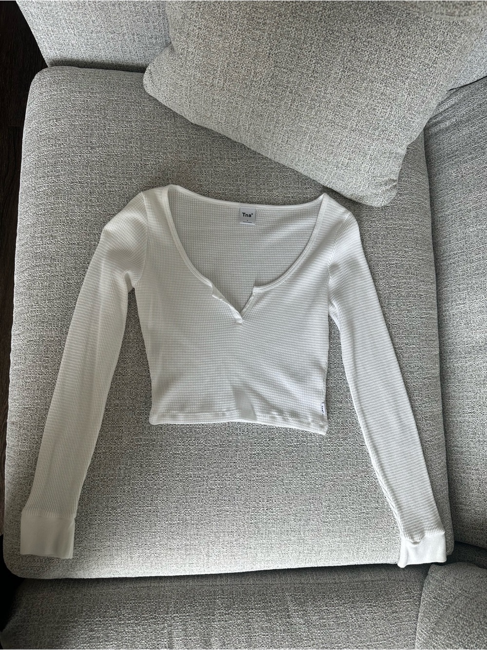 Artizia TNA White Long-Sleeve Waffle Henley Cropped Long Sleeve Top